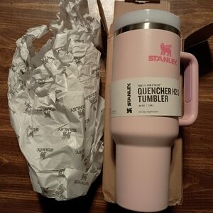 STANLEY CUP - NEW PINK 40OZ MUG // Flowstate Tumbler Quencher Water
